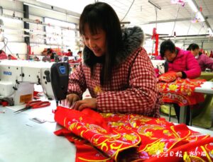 扶贫小车间 脱贫大作为-爱山亭网