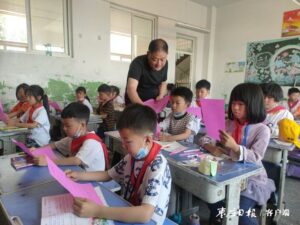 小手拉大手 禁烧秸秆护环境-爱山亭网