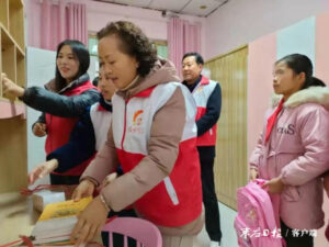 走访慰问贫困生“暖冬行动”在继续-爱山亭网