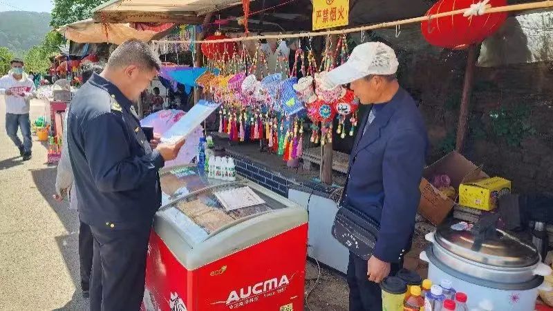 图片[5]-【节日我在岗】执法监管不打烊，全力守护市场秩序-爱山亭网